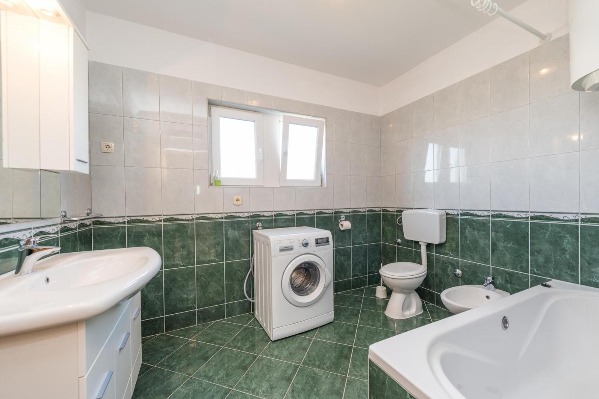 Family Friendly Pool House Ana - Happy Rentals Бибине Екстериор снимка