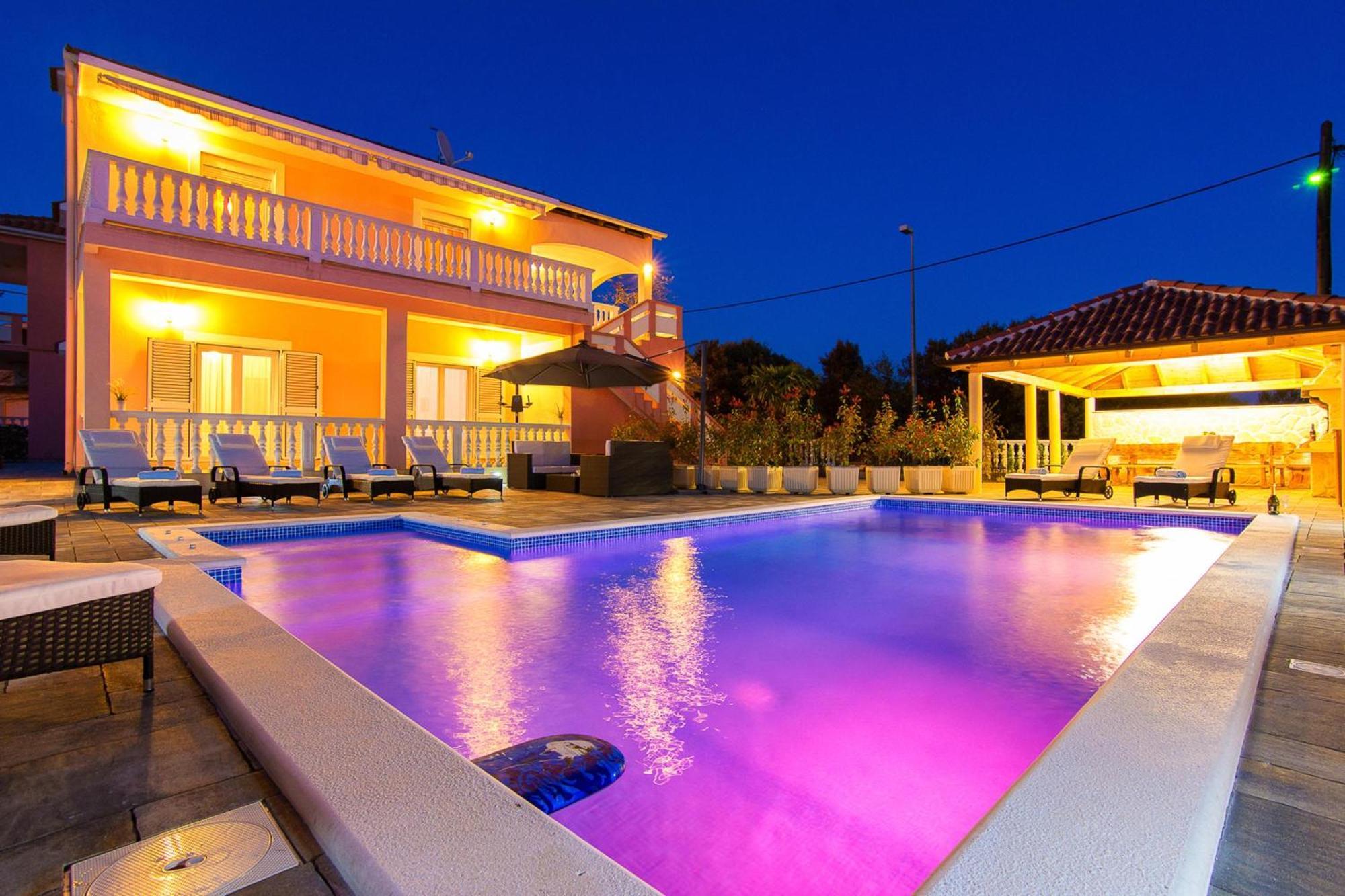 Family Friendly Pool House Ana - Happy Rentals Бибине Екстериор снимка